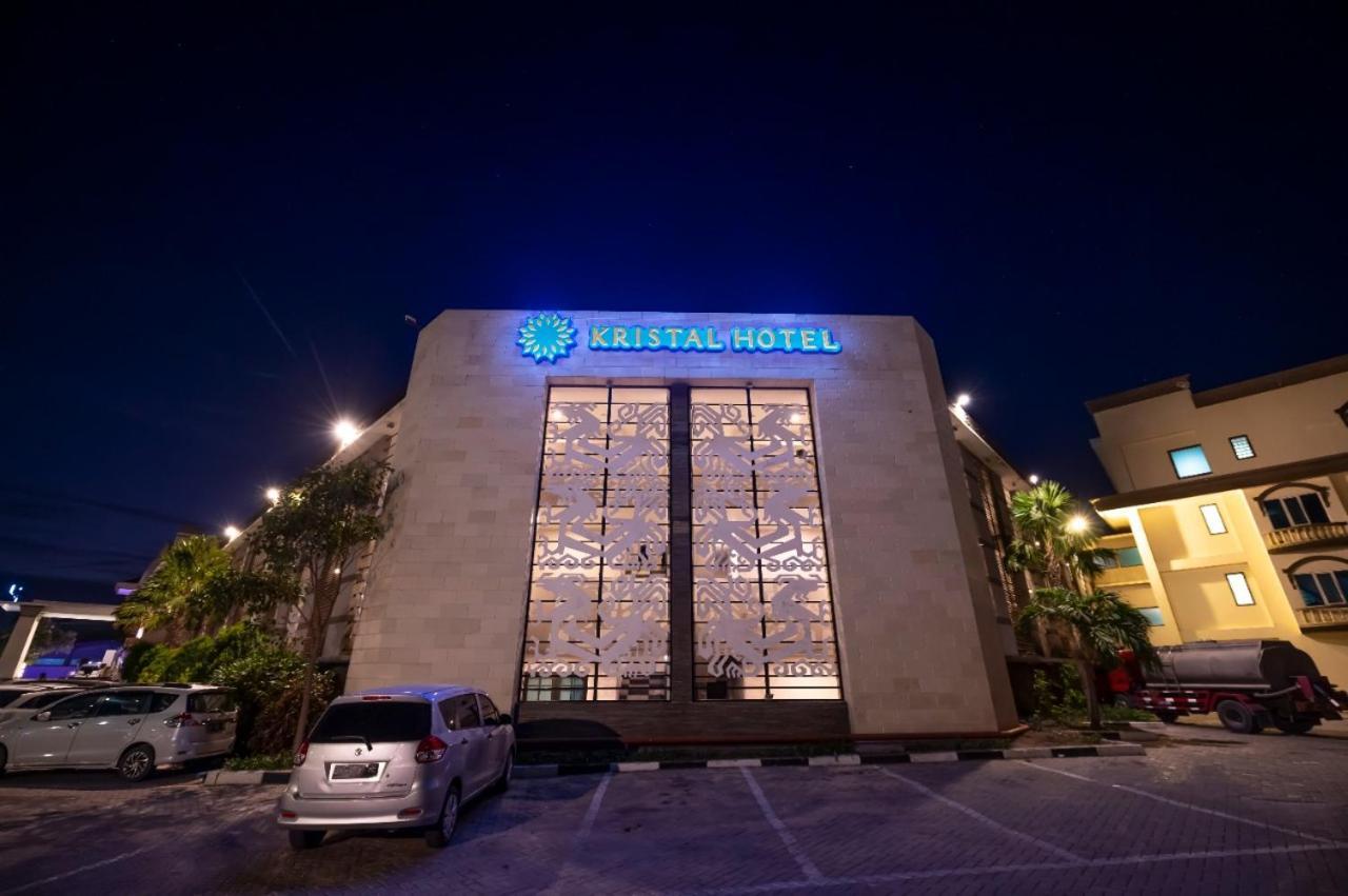Kristal Hotel Kupang Kupang  Exteriör bild