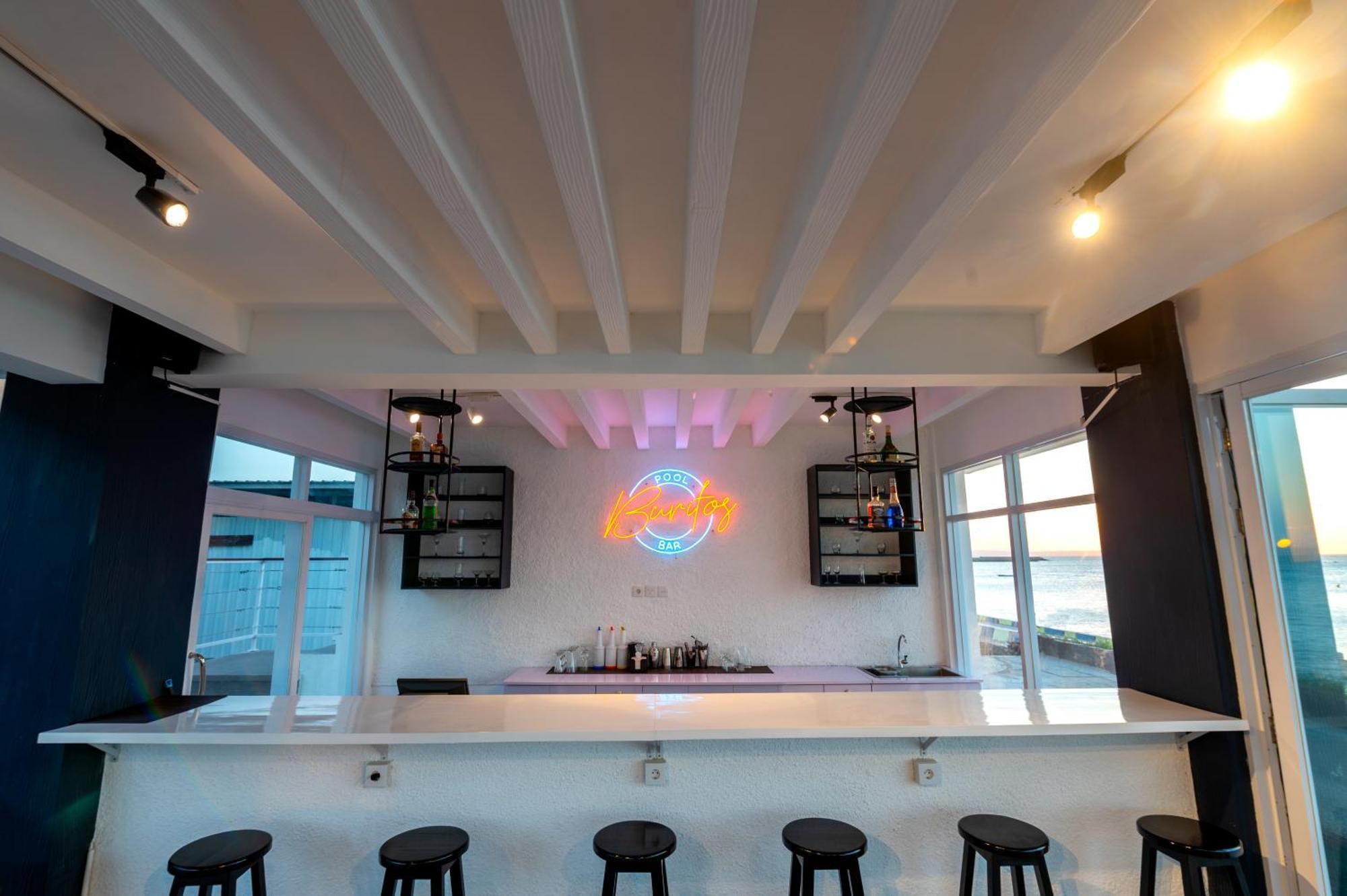 Kristal Hotel Kupang Kupang  Exteriör bild