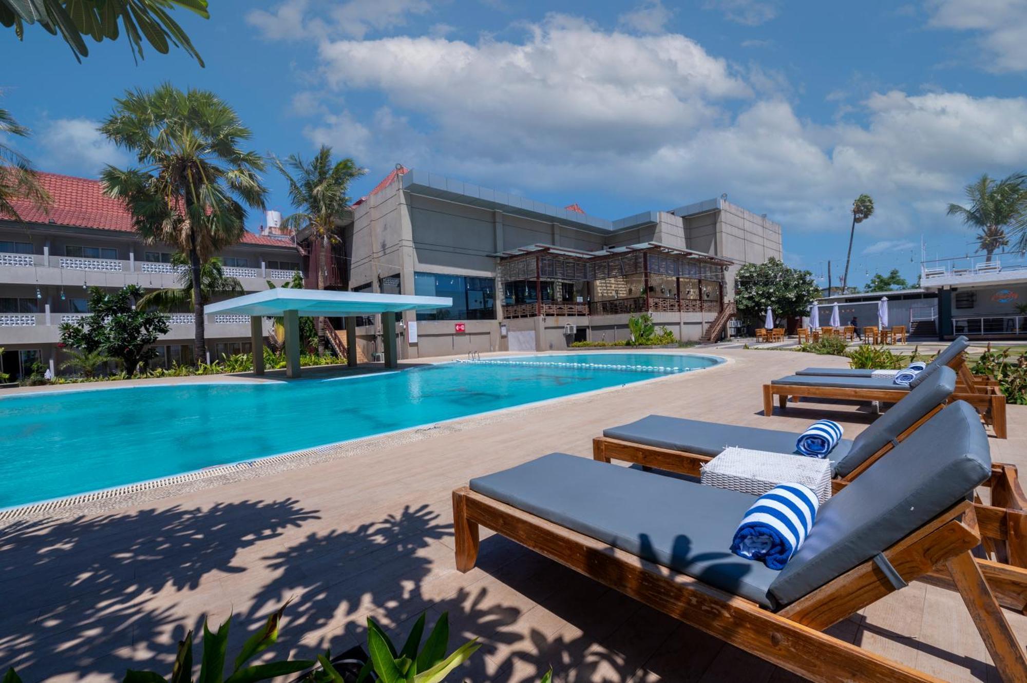 Kristal Hotel Kupang Kupang  Exteriör bild